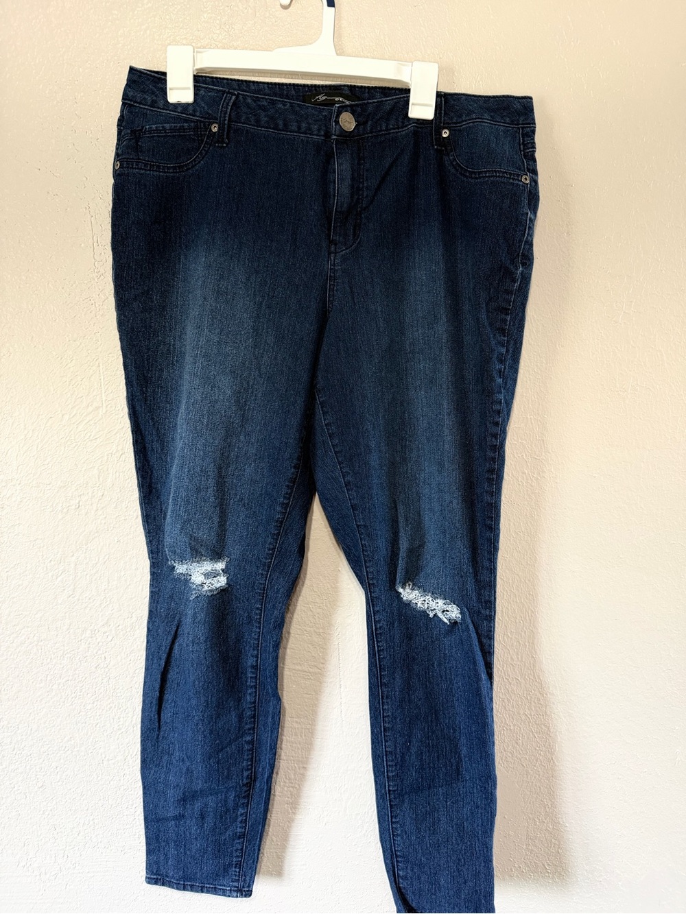 Woman’s plus size 16w distressed jeans